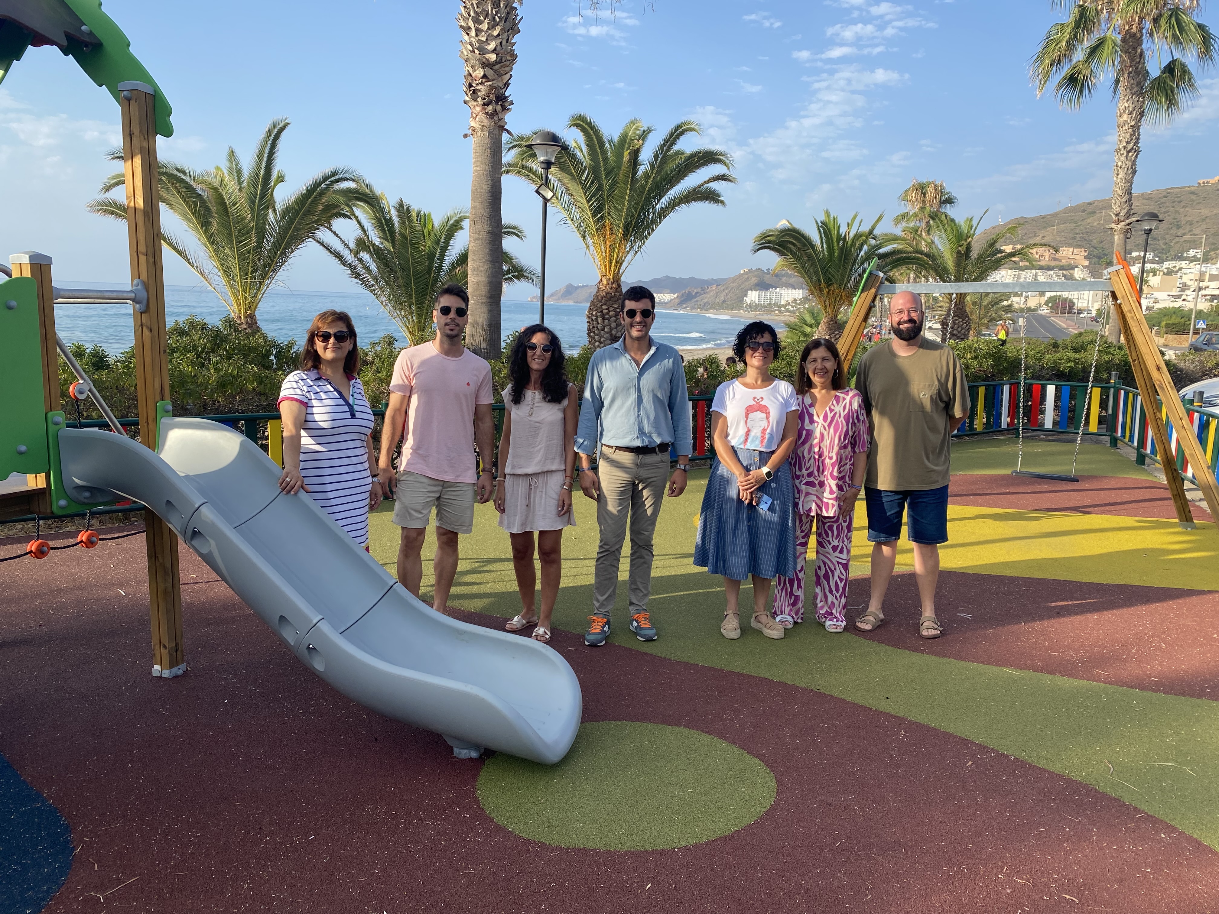 Mojácar Council has put out to tender the supply and installation of sails for the creation of shaded areas in the Cuerva del Lobo, Marina de la Torre and El Palmeral children's playgrounds.